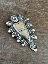 Load image into Gallery viewer, Montana agate Sacred Heart