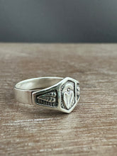 Load image into Gallery viewer, Heart ring