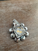 Load image into Gallery viewer, Quartz Griffin medallion