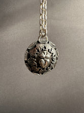 Load image into Gallery viewer, Sacred heart Pendant