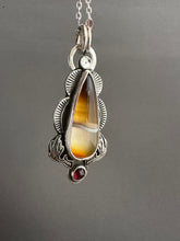 Load image into Gallery viewer, Agate with sunset colors pendant