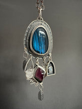 Load image into Gallery viewer, Labradorite Treasure medallion