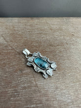 Load image into Gallery viewer, Moss kyanite small pendant