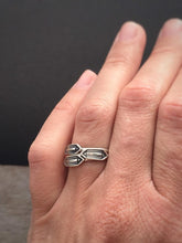 Load image into Gallery viewer, Sterling silver crystal point ring