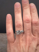 Load image into Gallery viewer, Sterling silver crystal point ring