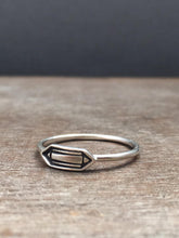 Load image into Gallery viewer, Sterling silver crystal point ring