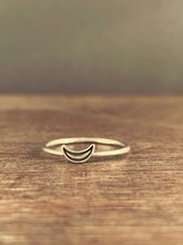 Load image into Gallery viewer, Crescent moon stack ring