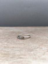 Load image into Gallery viewer, Sterling silver crystal point ring