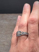 Load image into Gallery viewer, Large fish stack ring