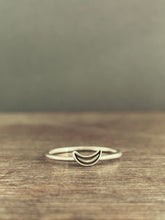 Load image into Gallery viewer, Crescent moon stack ring