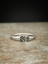 Load image into Gallery viewer, Ornate Leaf stacking ring