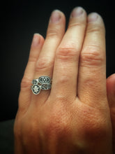 Load image into Gallery viewer, Abstract leaf stacking ring