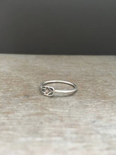 Load image into Gallery viewer, Ornate Leaf stacking ring