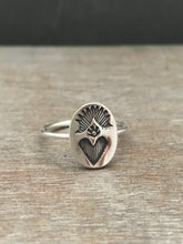 Load image into Gallery viewer, Delicate Sacred heart ring