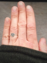 Load image into Gallery viewer, Ornate Silver heart ring