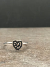 Load image into Gallery viewer, Ornate Silver heart ring