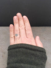 Load image into Gallery viewer, Ornate Silver heart ring
