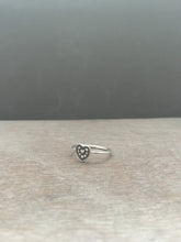 Load image into Gallery viewer, Ornate Silver heart ring