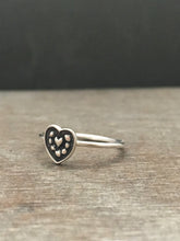 Load image into Gallery viewer, Ornate Silver heart ring