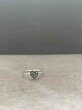 Load image into Gallery viewer, Ornate Silver heart ring