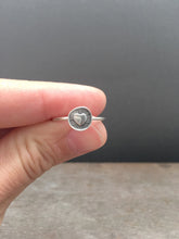 Load image into Gallery viewer, Round heart ring