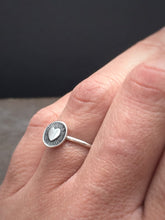 Load image into Gallery viewer, Round heart ring