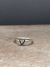 Load image into Gallery viewer, Silver heart ring