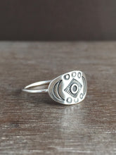 Load image into Gallery viewer, Elaborate Moon phases ring