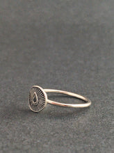 Load image into Gallery viewer, Silver teardrop ring