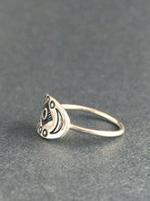 Load image into Gallery viewer, Elaborate Moon phases ring