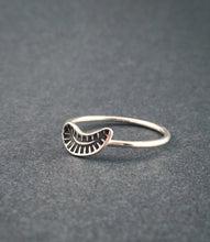 Load image into Gallery viewer, Bent Feather ring