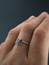 Load image into Gallery viewer, swirl flower stacking ring