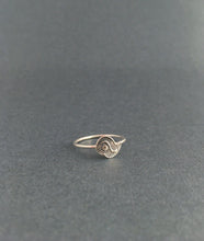 Load image into Gallery viewer, swirly wave stacking ring