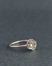 Load image into Gallery viewer, swirly wave stacking ring