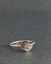 Load image into Gallery viewer, swirly wave stacking ring