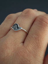 Load image into Gallery viewer, swirly wave stacking ring