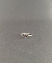 Load image into Gallery viewer, petal stacking ring