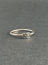 Load image into Gallery viewer, Abstract Flower stacking ring