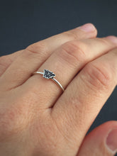 Load image into Gallery viewer, Bee stacking ring