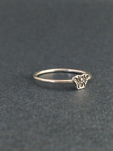 Load image into Gallery viewer, Bee stacking ring