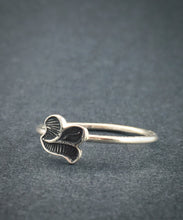Load image into Gallery viewer, swirl flower stacking ring