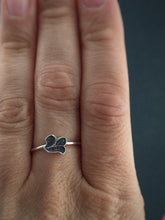 Load image into Gallery viewer, swirl flower stacking ring