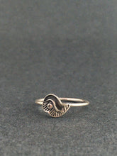 Load image into Gallery viewer, swirly wave stacking ring