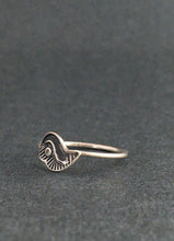 Load image into Gallery viewer, swirly wave stacking ring