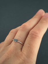 Load image into Gallery viewer, Abstract Flower stacking ring