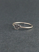 Load image into Gallery viewer, Bee stacking ring