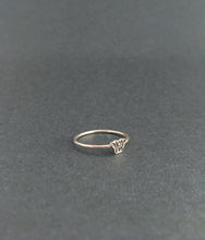 Load image into Gallery viewer, Bee stacking ring