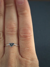 Load image into Gallery viewer, Bee stacking ring