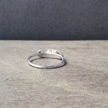 Load image into Gallery viewer, Feather ring