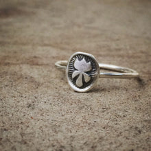 Load image into Gallery viewer, Flower stacking ring